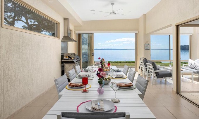 Salamander Bay House | Foreshore Delight