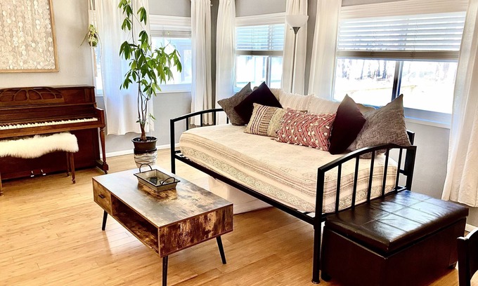 Deschutes River Woods House | Forest Escape - Hot Tub under the Stars- AC- Zipline- No Train Noise