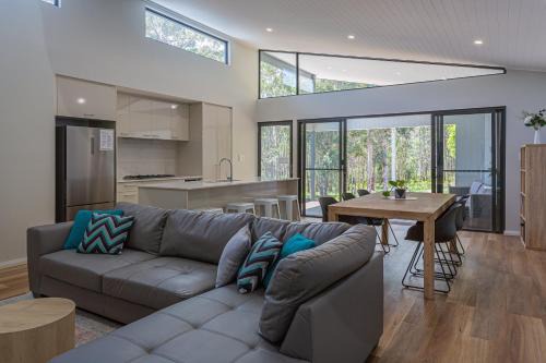 Margaret River House | Forest Getaway - walk to Margaret River town - NEW