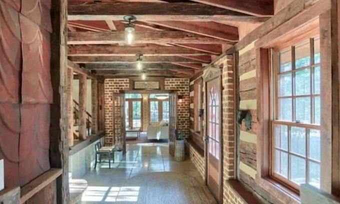 Fayetteville House | Forest Manor - Beautiful & Rustic