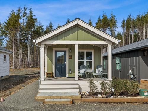 Pacific Beach House | Forest Moon by Seabrook Hospitality