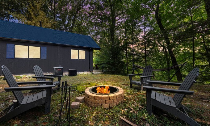 New Richmond House | Forest Retreat Above the Kalamazoo River