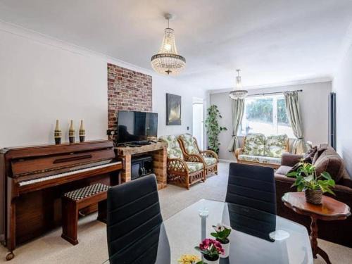 Newark upon Trent House | Forest side cottage