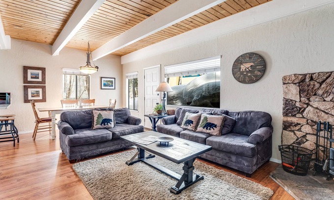 Incline Village Cabin | Forest-view cabin with woodstove & furnished deck - walk to golf course