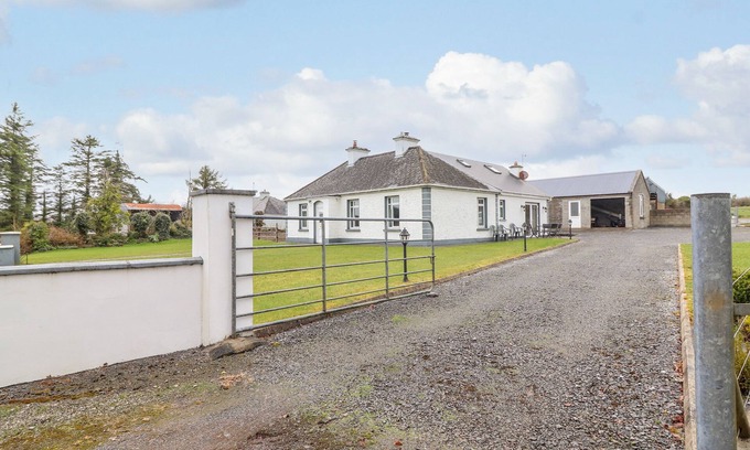 Lavally House | FOREST VIEW, family friendly in Newbridge, County Galway