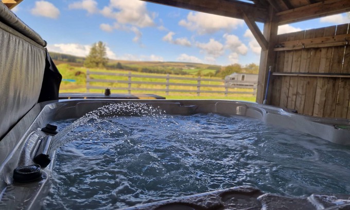 Coleraine Apartment | Forest View House Hot Tub Sleeps 2