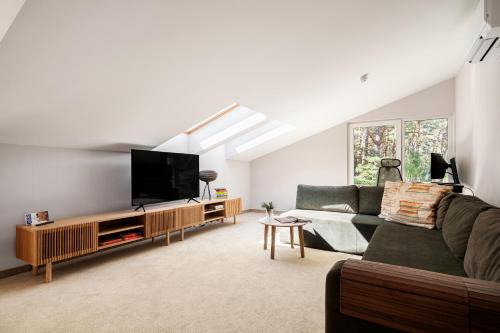 Lukecin Apartment | Forest & Waves - Luxury Seaside Retreat with Pool, 90m to the Beach & Pro Workstations