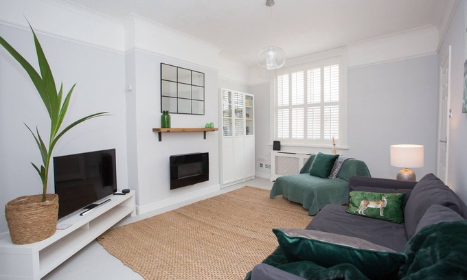 Worthing Cottage | Foresters Cottage sleeps 4
