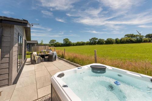 Lifton House | Forget Me Not Lodge, 4 Roadford Lake Lodges