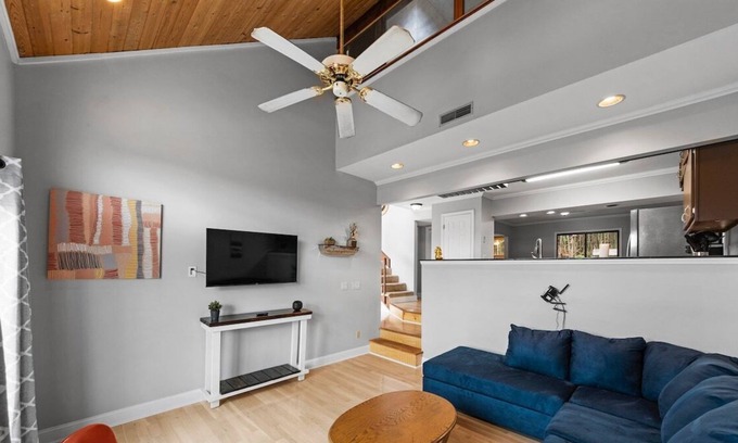 Lupton City House | Forget your worries in this spacious and serene space