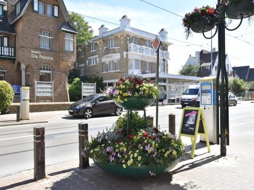 De Panne House | Former hotel in the centre and at 50 metres from the beach in Panne