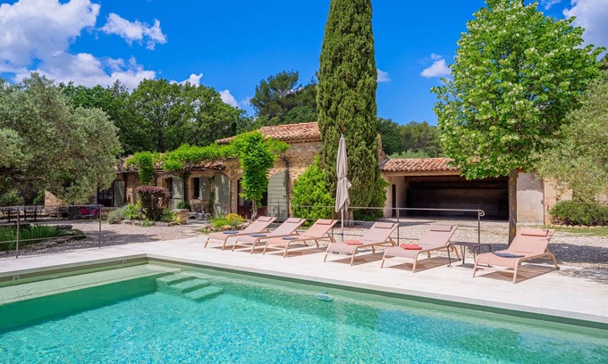 Lauris House | Former sheepfold in the heart of nature at Lauris le Mas des Redelles