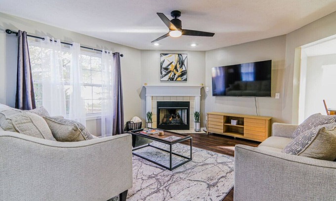 Indianapolis House | Fort Ben Harrison State Park 4Bed Spacious Retreat