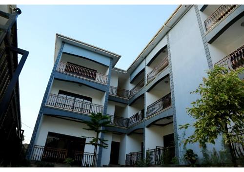 Fort Portal Hotel | Fort Breeze Hotel