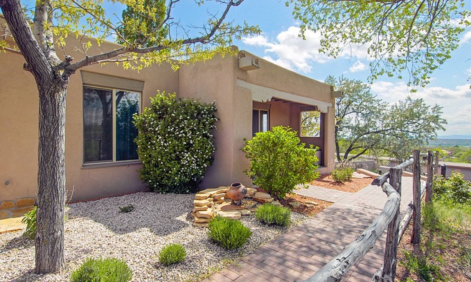 Northeast Santa Fe Apartment | Fort Marcy Hotel Suites by All Seasons Resort Lodging