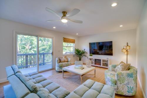 Fort Pierce House | Fort Pierce Cottage with Shared Pool and Patio!
