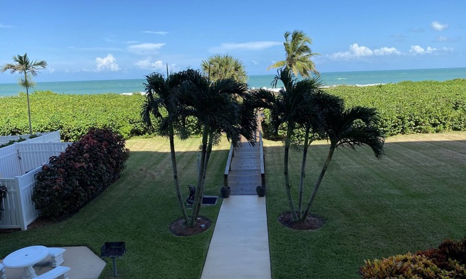 Fort Pierce Shores Apartment | Fort Pierce, North Hutchinson Island, Beach Front, Oceanfront