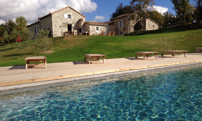 Montcuq House | Fortified house, rooms, calm and view in the Quercy Blanc