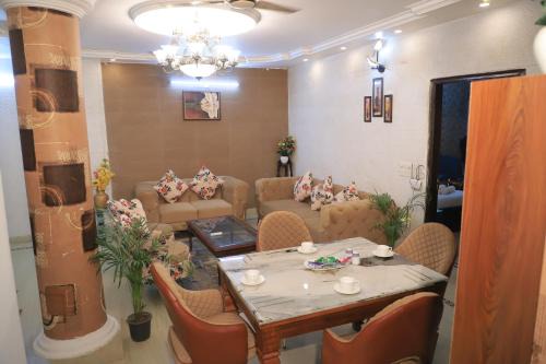 Saket Apartment | Fortune Home Service Apartment 3Bhk , D-198 Saket