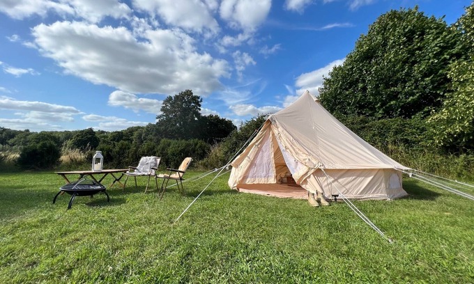 Moreton-in-Marsh RV Rental | Fossewold Camping Bell Tent 2 of 4