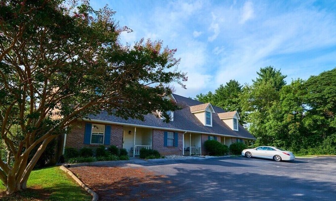 Cedar Bluff House | Fountain Brook Townhouse