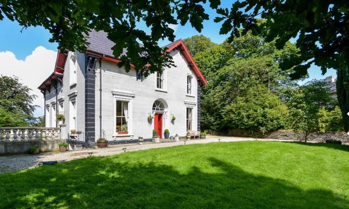 Londonderry Villa | Fountain Hill House