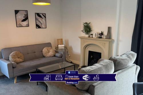 Moorhouse House | Four BDR House By Eason Stays Short Lets & Serviced Accommodation Rugby With Free Parking