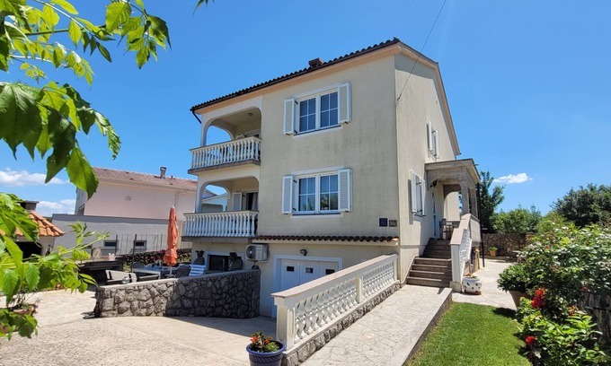 Sveti Anton Apartment | Four-bedroom apartment with terrace Sveti Anton, Krk (A-20344-a)