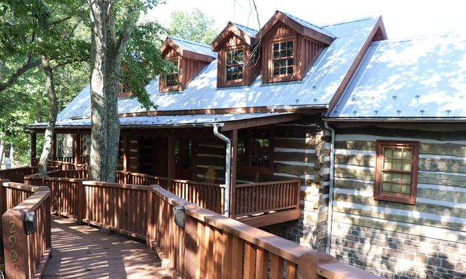 Caldwell House | Four Bedroom Cabin with View