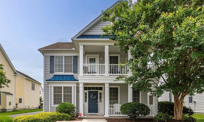 Bayside House | Four Bedroom Home in Amenity Filled Community