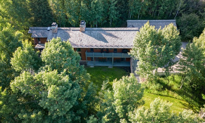 North Gros Ventre Villa | Four Bedroom Jackson Home, Accommodates up to Eight Guests