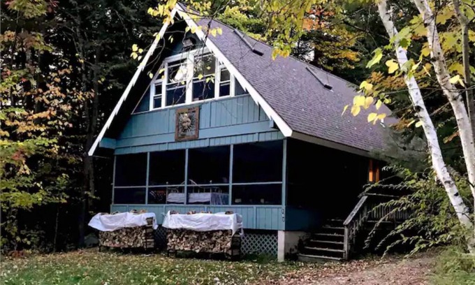 Moultonborough Cabin | Four Bedroom Lakehouse on Winnepesaukee. Waterview, beach, and lots of parking.