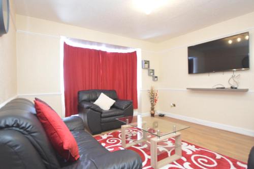 Custom House House | Four Bedroom Townhouse 12 Minutes Walk to Excel Exhibition Centre