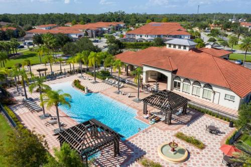 Bellavida House | Four Bedroom w/Screened Pool Close to Disney 4572