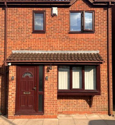 Smethwick House | Four Bedrooms and Two Bathrooms up to Nine People