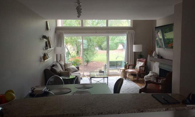 Lisle House | Four Lakes community charming 2 bed. townhome w fireplace in lovely Lisle, IL