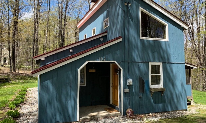 Londonderry House | Four Season Charming Chalet close to everything