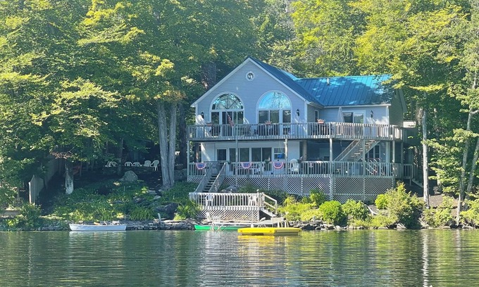 Ludlow House | Four Season Ski, Lake & Golf Chalet on Beautiful Lake Rescue in Ludlow