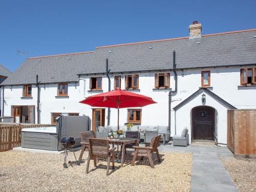 Torrington House | Four Seasons Cottage