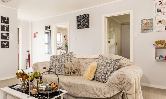 Oneroa Apartment | Four Seasons in one Day