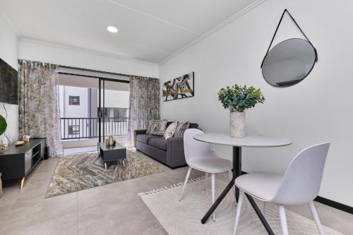 Greater Johannesburg Metropolitan Area Apartment | Fourways Luxe Haven, 6mins to Montecasino