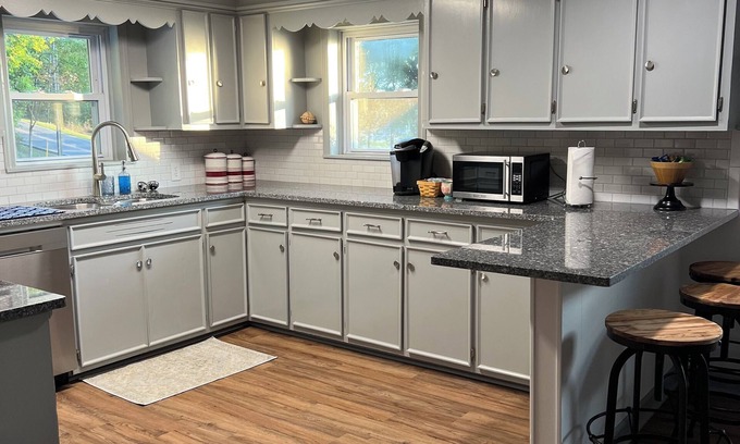 Mount Airy House | Fox Hunter’s Paradise is a cozy 3 bedroom, 2 bath farmhouse