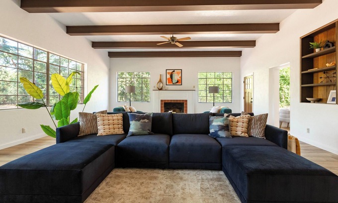 Roosevelt Villa | Fox Manor the Ultimate Fresno Getaway