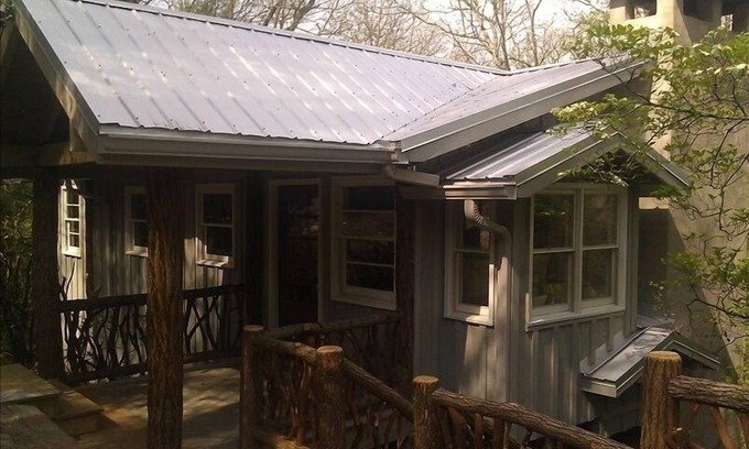 Mirror Lake Cottage | Foxdale Cottage - Beautifully renovated & well appointed