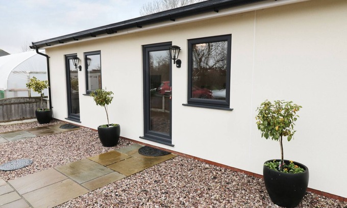 Thornton-Cleveleys Cottage | FOXES DEN, pet friendly, with a garden in Thornton, Lancashire