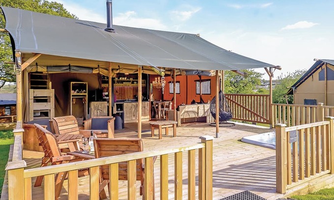 Narberth RV Rental | Foxglove Safari Tent