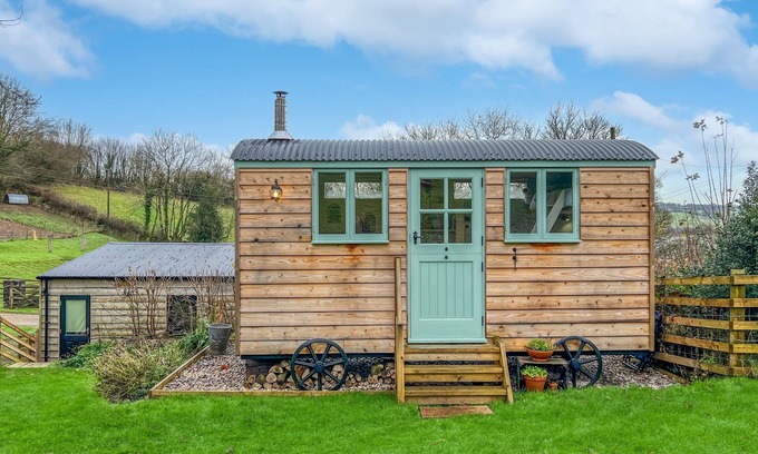 Dulverton Apartment | Foxgloves Shepherd's Hut, Brompton Regis