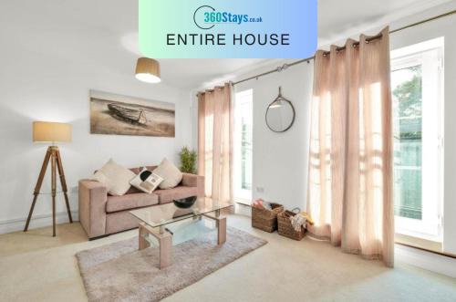 Slough House | Foxherne 6BDR 3BA Serviced House with Parking - Slough By 360Stays