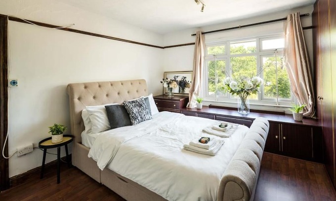 Childs Hill Apartment | Foxter Properties Golders Green 4-bedroom house with patio