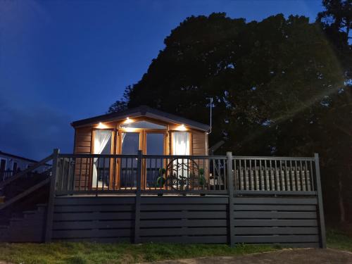 Morpeth House | Foxwood Lodge Private Hot Tub Getaway